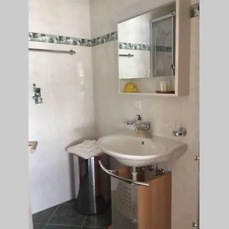 Kelly * Λωζάνη